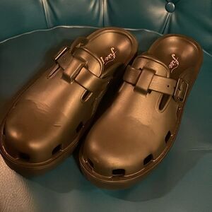 NWOT Free People Clogs